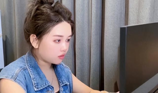 k1体育平台女装颠覆传统美！90后女老板专招140斤以上主播用实力创造大码品牌k1体育app(图2)