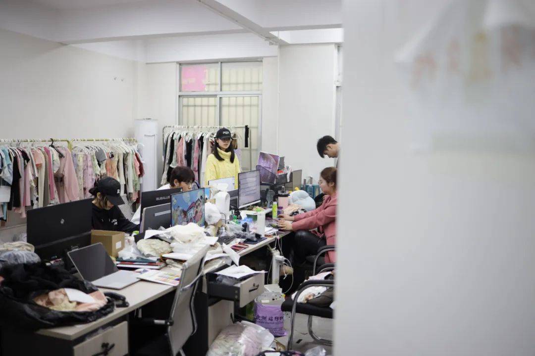 全网低价潮下广州k1体育平台女装的三个生存k1体育app法则(图5)
