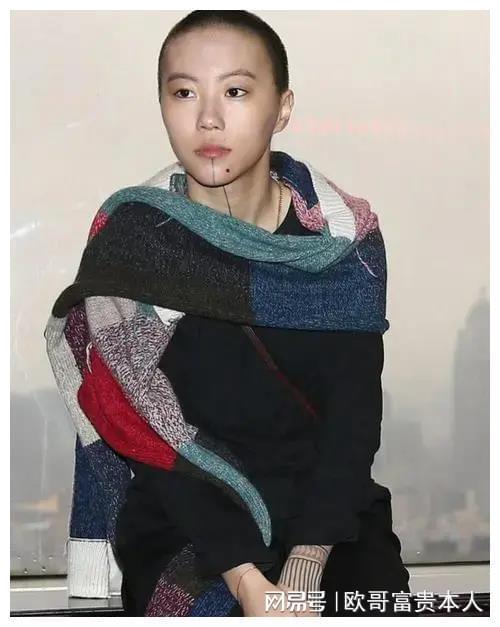 伊能静儿子穿k1体育女装贾静雯女儿戴舌环星二代是毁三观还是勇敢？k1体育平台(图27)